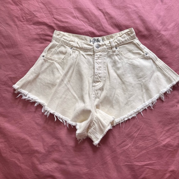 Free People Harlie High Rise Flare Denim Raw Hem Butter Yellow Shorts Size 26 - Picture 4 of 6